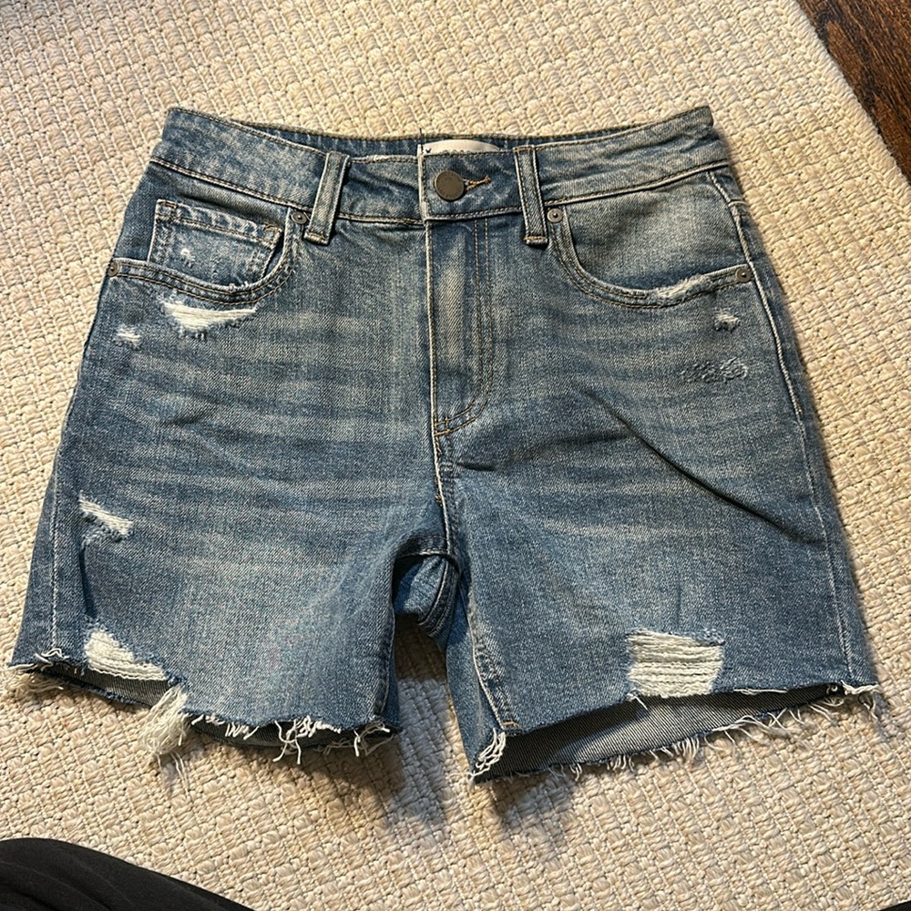 Paige jeans Sarah Longline short. Size 24